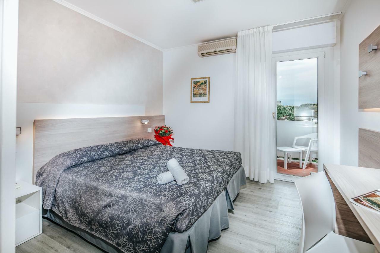 Hotel Ambassador Meuble لينانو سابيادورو المظهر الخارجي الصورة