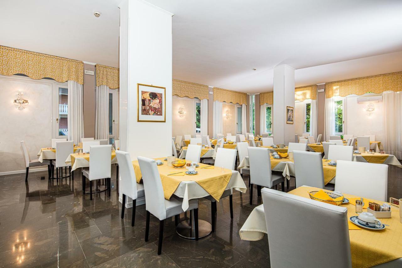 Hotel Ambassador Meuble لينانو سابيادورو المظهر الخارجي الصورة