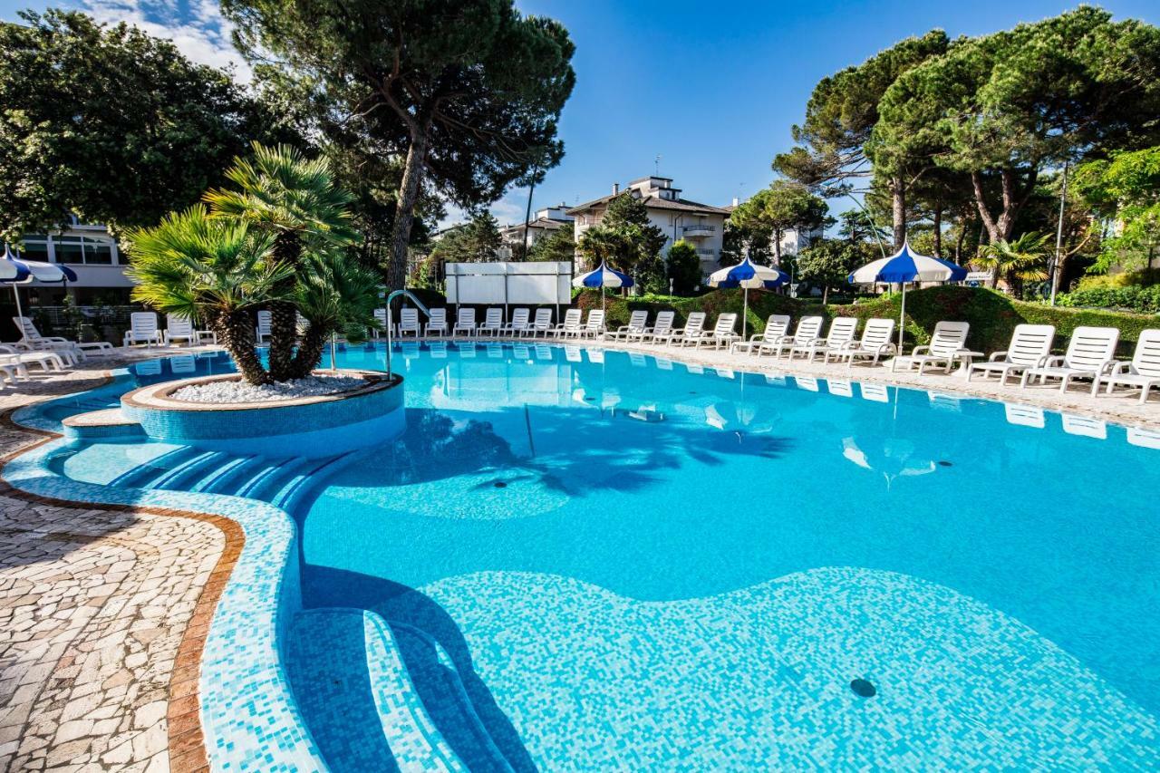 Hotel Ambassador Meuble لينانو سابيادورو المظهر الخارجي الصورة