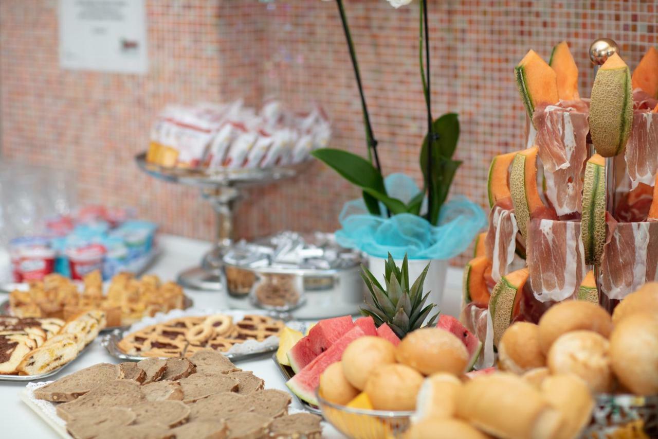 Hotel Ambassador Meuble لينانو سابيادورو المظهر الخارجي الصورة